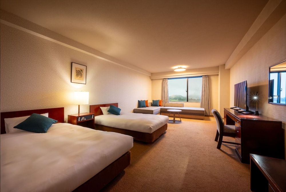 West Wing Twin Bed Room, Non Smoking (Pre-renovation Wing)