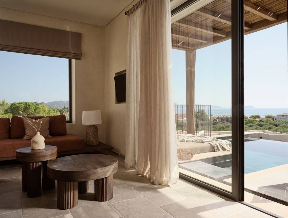 Executive Suite with Private Pool and Sea View - Photo 2