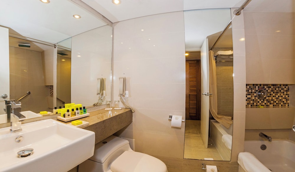 Premium Room, Multiple Beds, Partial Ocean View - Photo 4