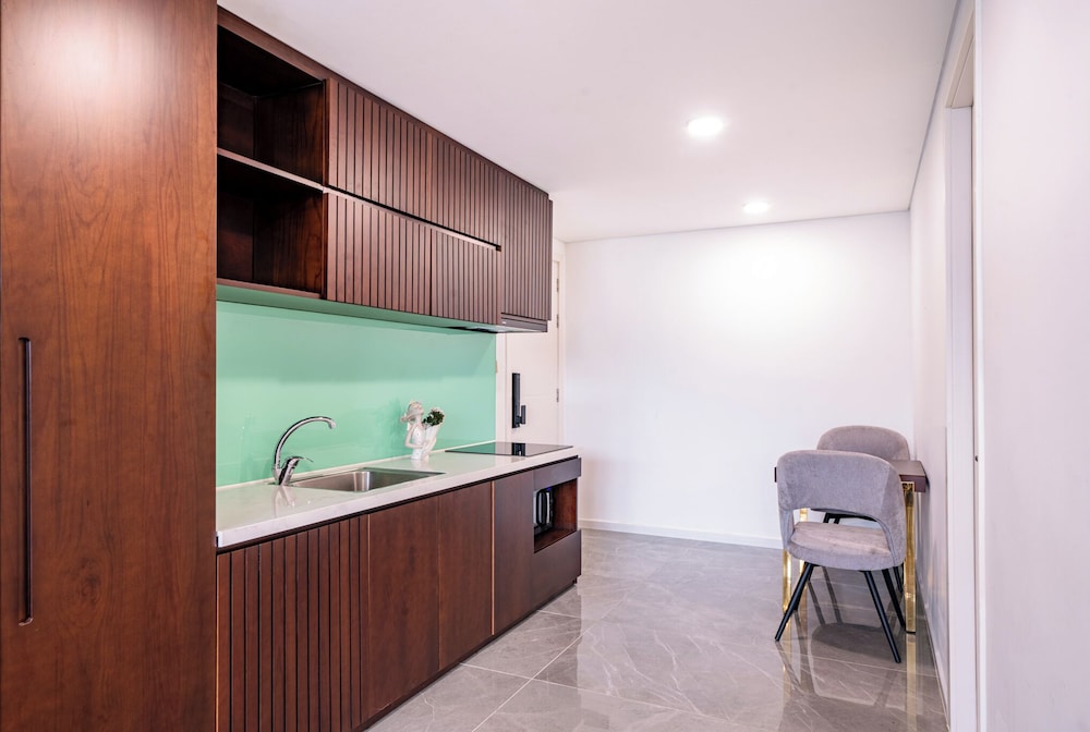 Studio with Balcony & Kitchenette - Photo 6