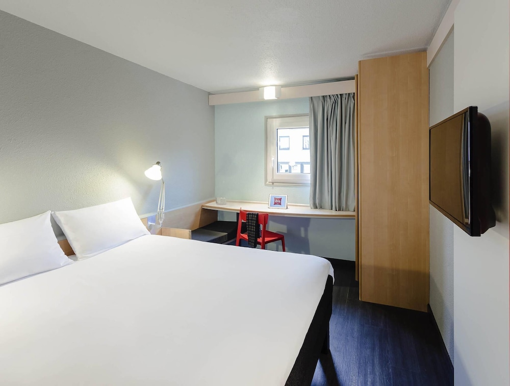 Standard Room, Multiple Beds photo 3