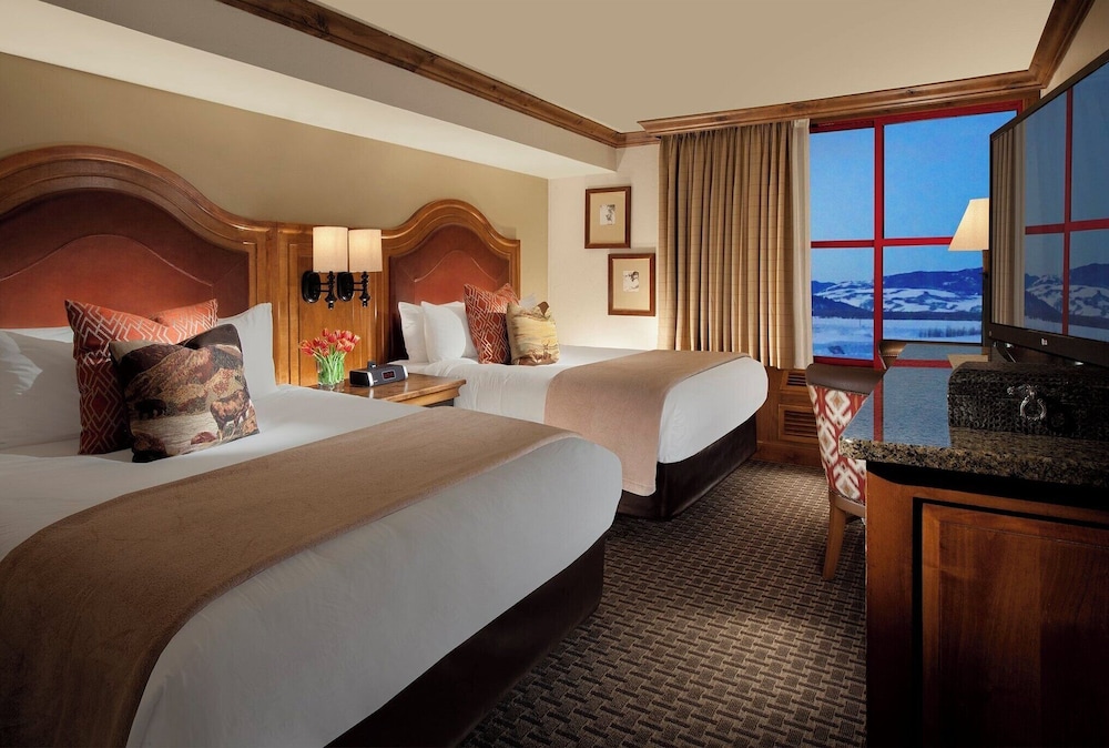 Deluxe Room, 2 Queen Beds - Photo 1