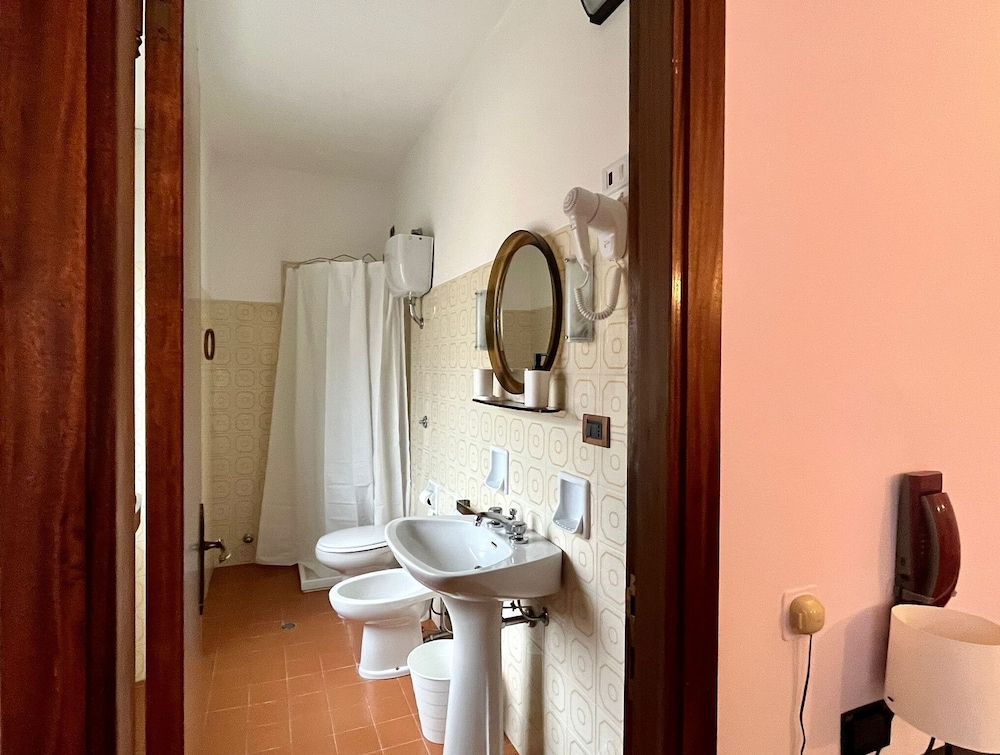 Basic Single Room photo 2