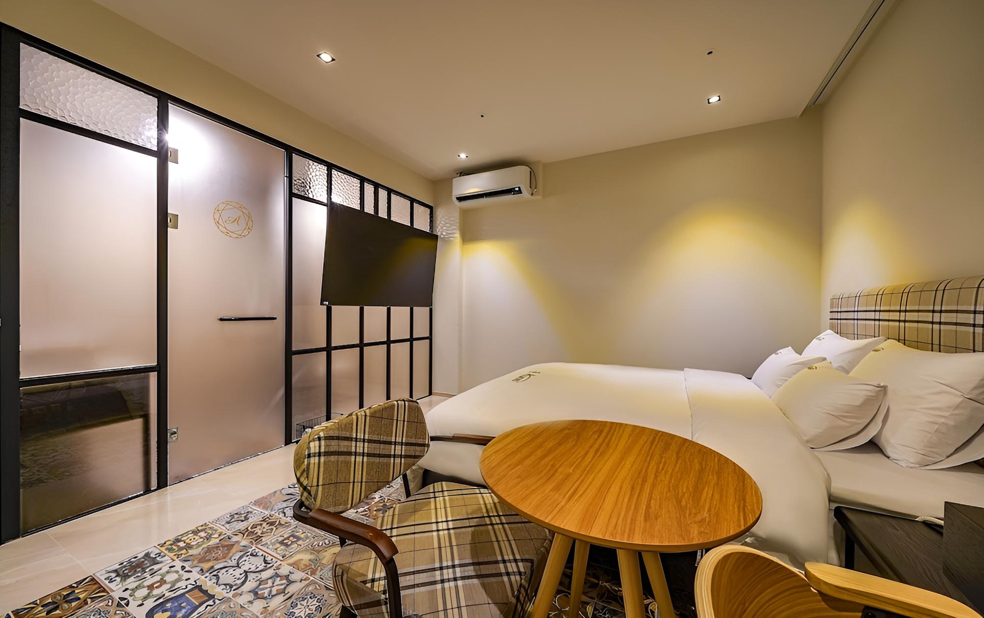 Room (Standard (breakfast provided/24-hour ) - Photo 2
