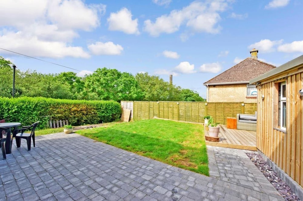 Relax in This Charming East Cowes House With Garden and BBQ, Zdjęcie 18