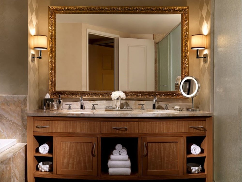 Superior Room, 1 King Bed