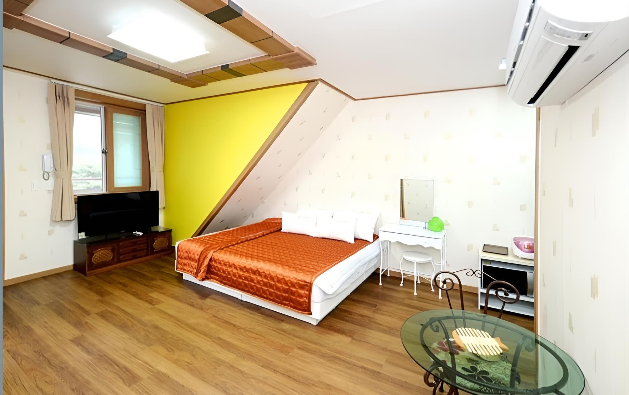 Room (Room 203 (Double Bed)) photo 3