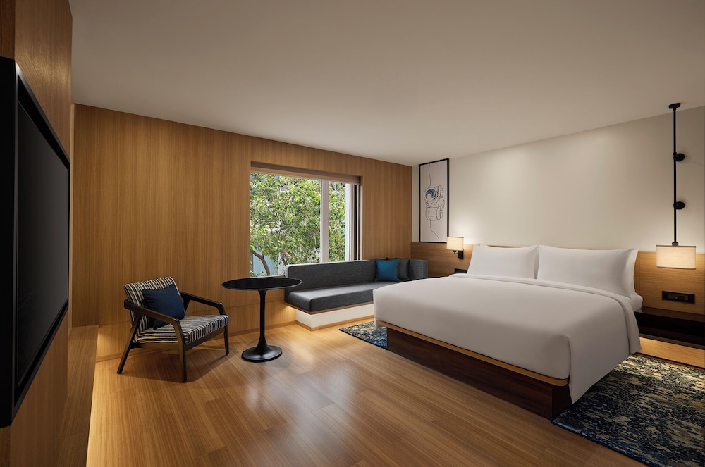 Premium Room, 1 King Bed, City View
