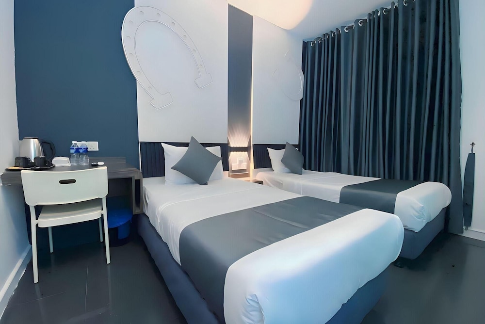 Deluxe Twin Room, City View