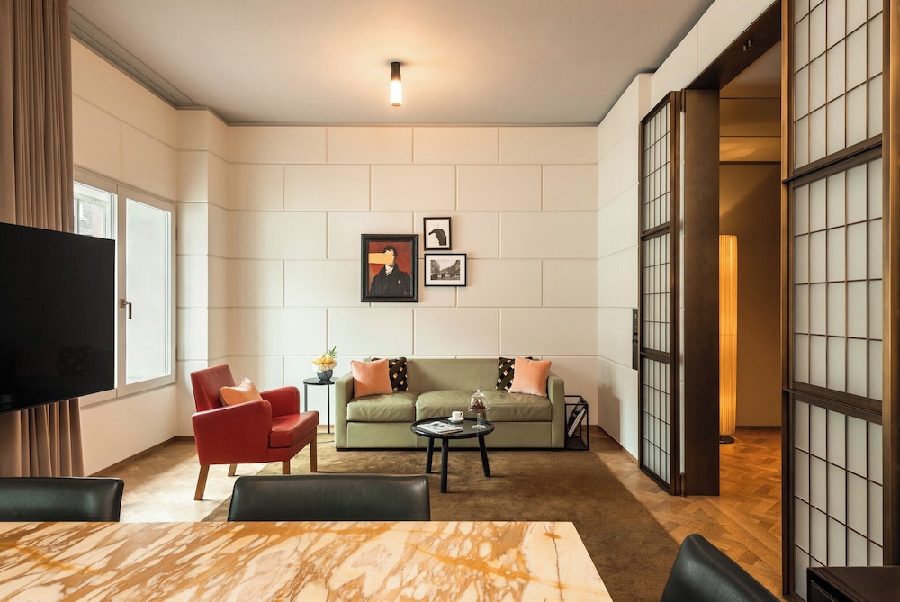 Royal Suite, 2 Bedrooms thumbnail 5