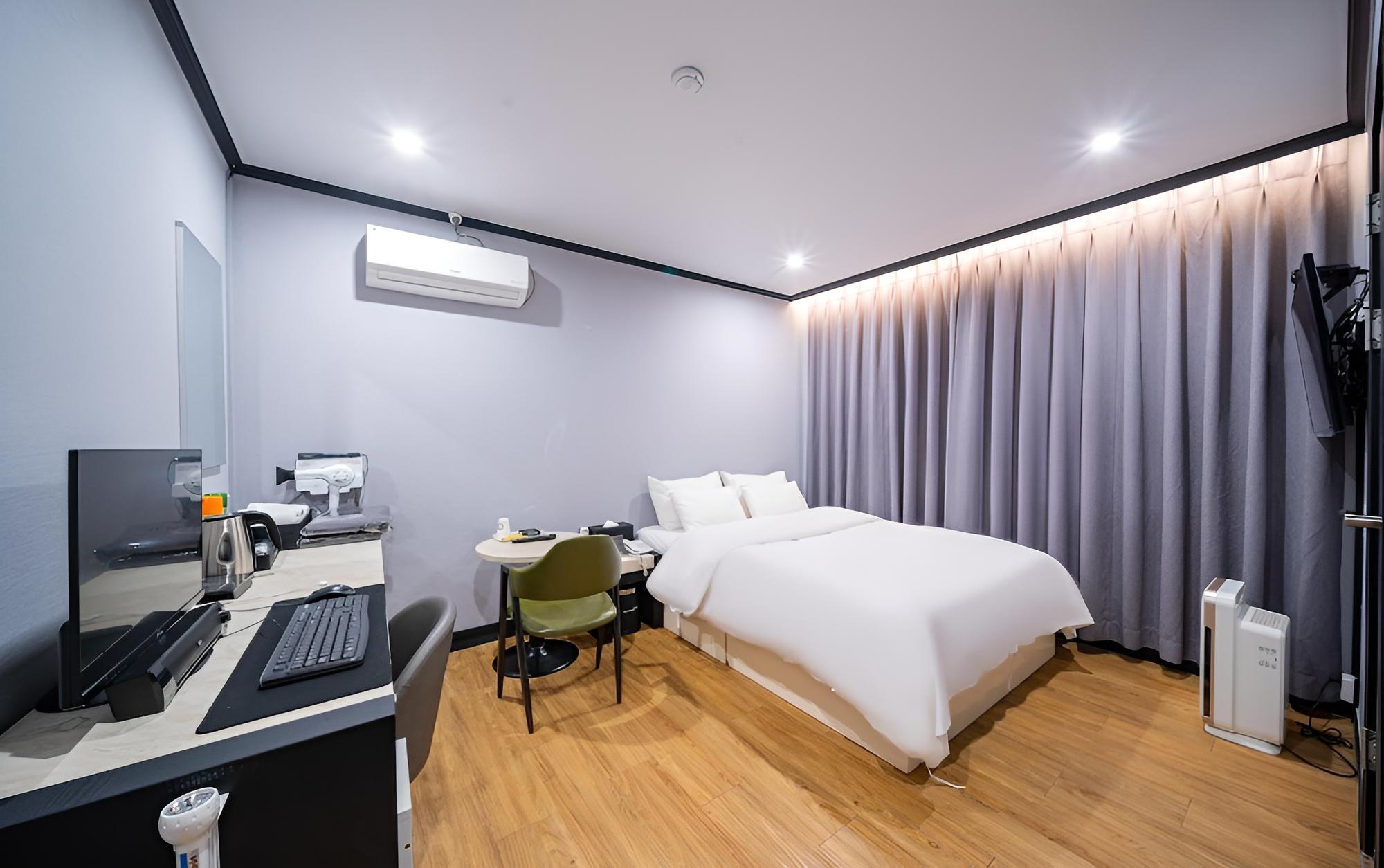 Room (Standard walk-in only (highest specif) photo 1