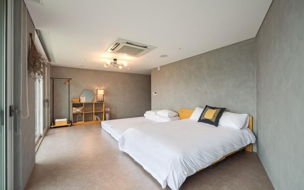 Room (Room 107) photo 2