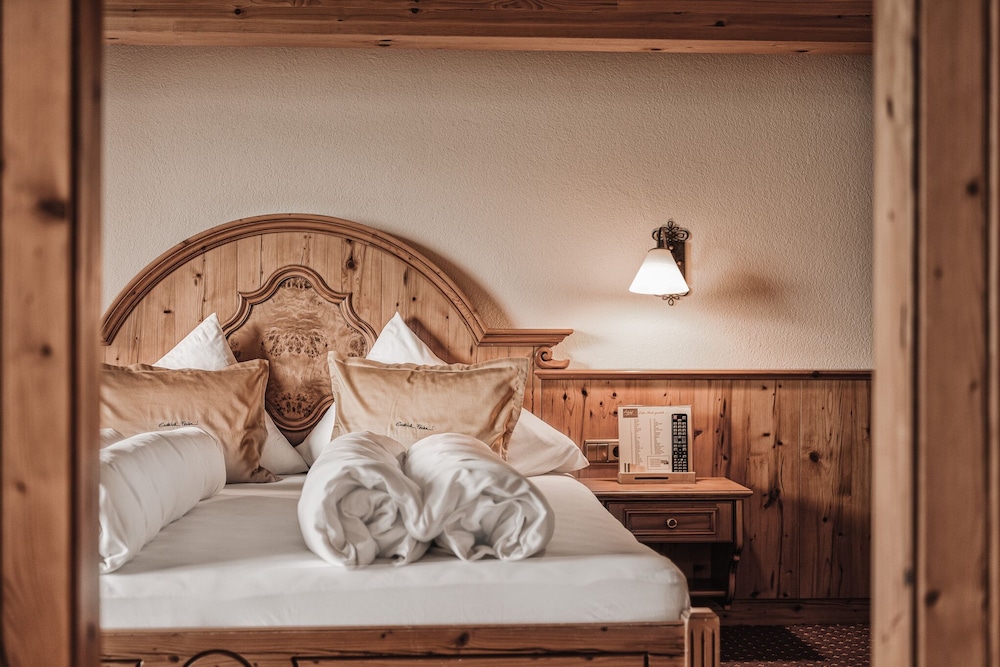 Deluxe Suite, 1 Queen Bed with Sofa bed, Garden Area
