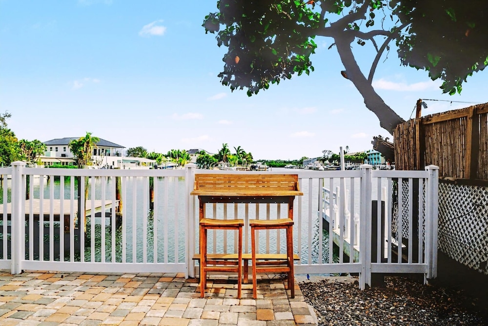 Walk to the Beach Pets OK Waterfront King Bed, Billede 9