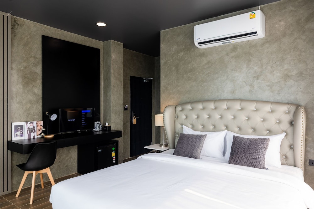 Deluxe Room - Photo 7