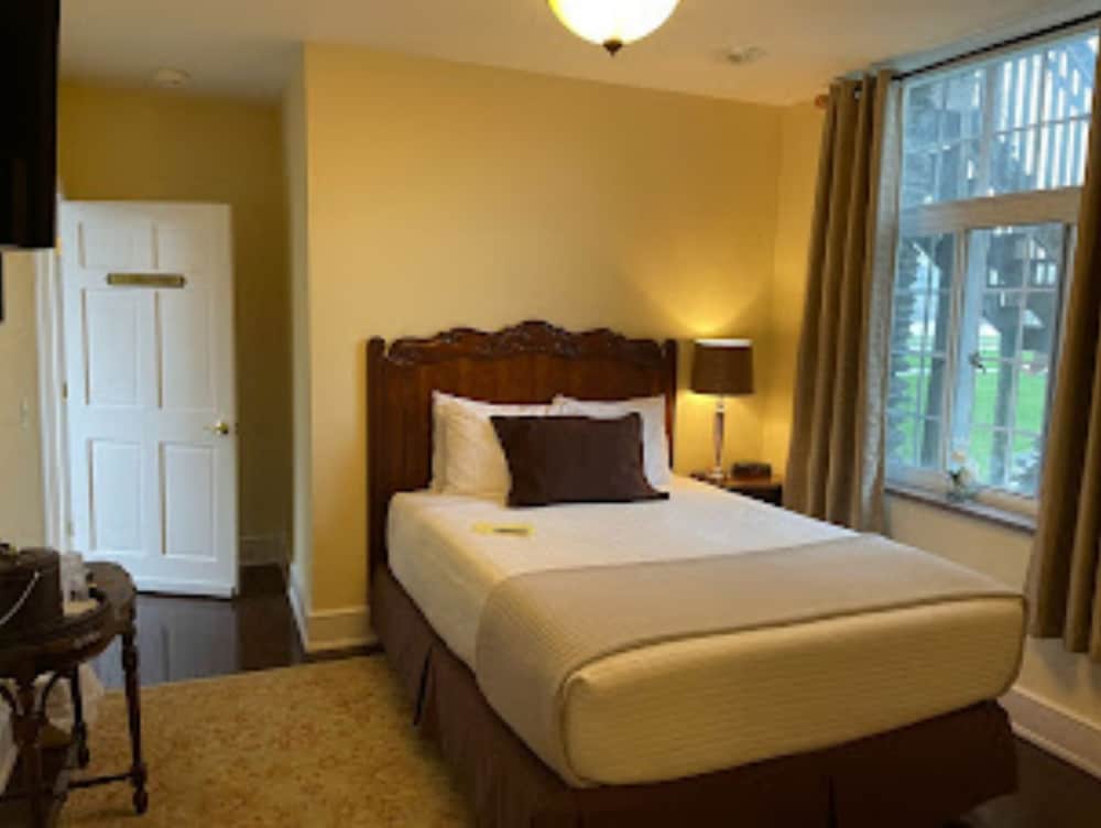 Suite, Accessible, Ensuite (The Margee)