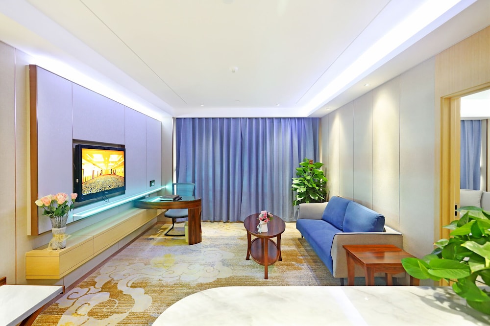 Deluxe Suite photo 3