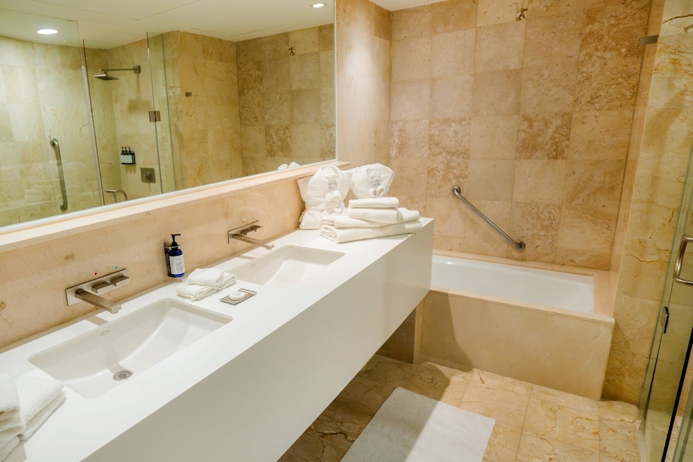 Premium Suite, 1 King Bed, Non Smoking - Photo 7