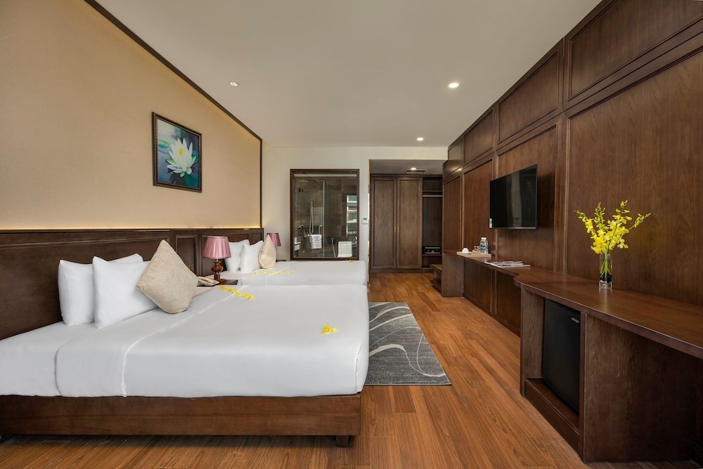 Executive Sea View King Suite with Bathtub & Balcony - Afternoon Tea Included - Photo 5