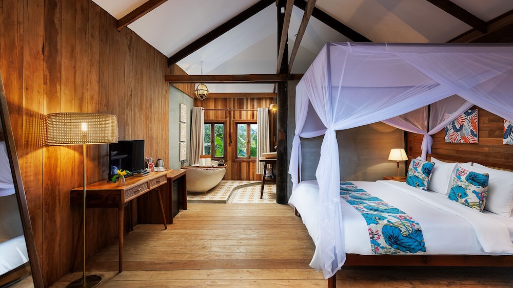 Two-Bedroom Villa - Free Pickup