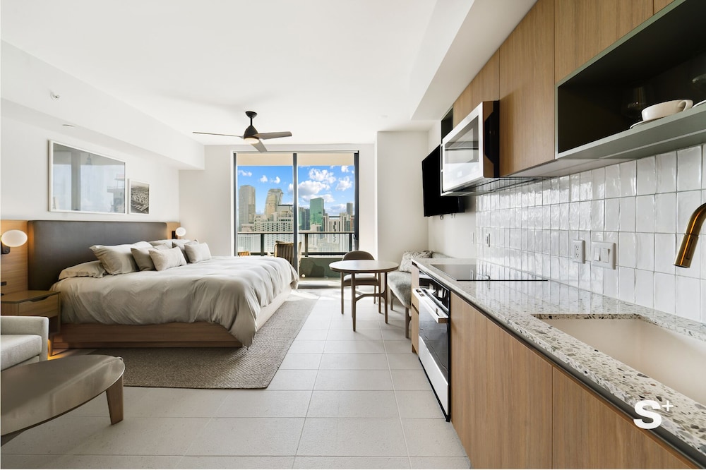 Standard Condo, City View photo 1