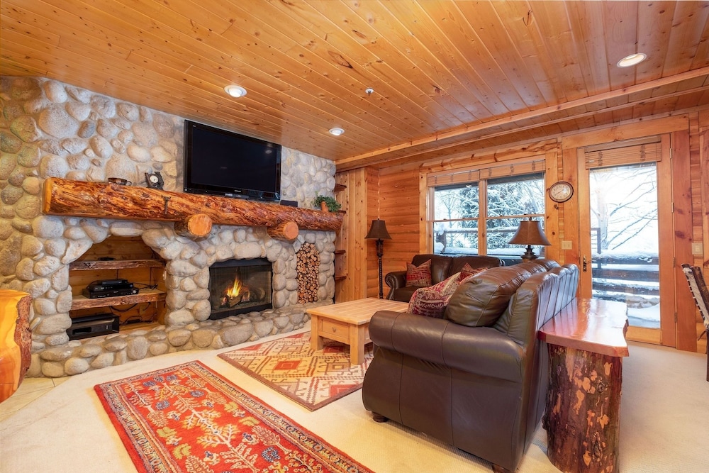 Condo, 2 Bedrooms