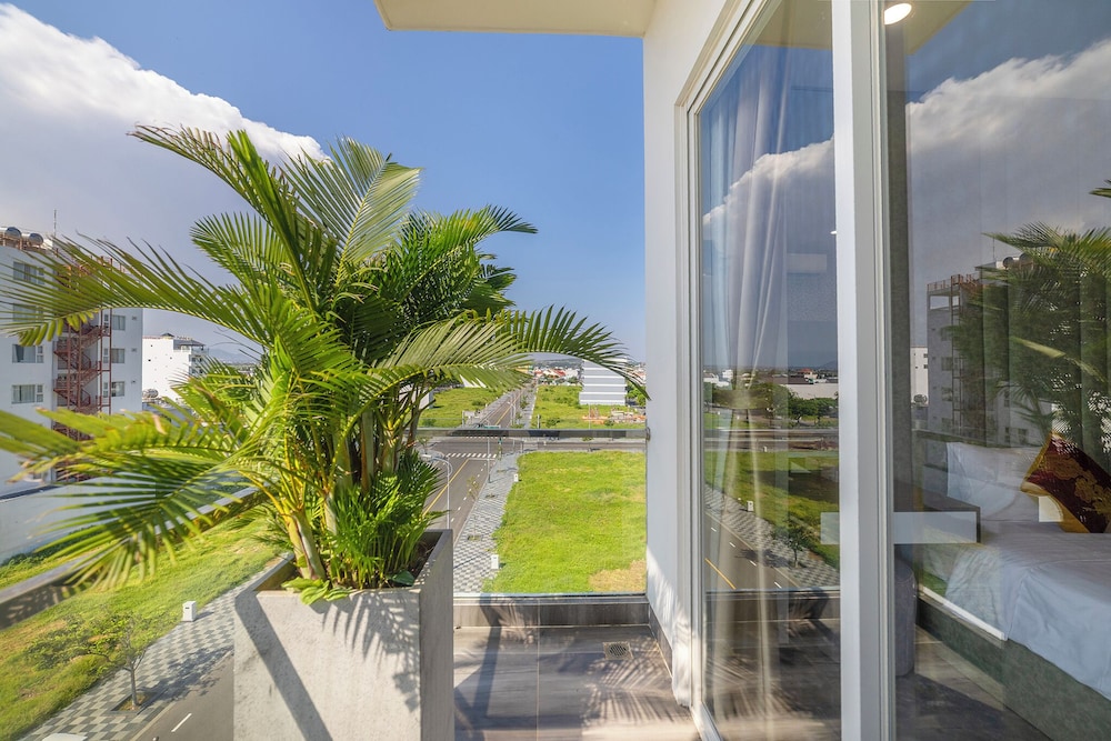 Deluxe Twin Room, Balcony - Photo 3