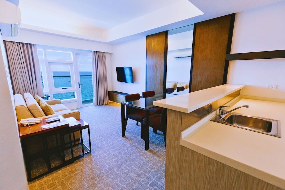 Seaview Two-Bedroom Suite photo 2