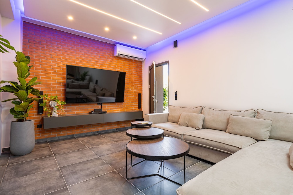 Family House, 2 Bedrooms, Kitchen, Ground Floor