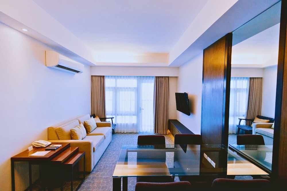 Seaview One-Bedroom Suite photo 2