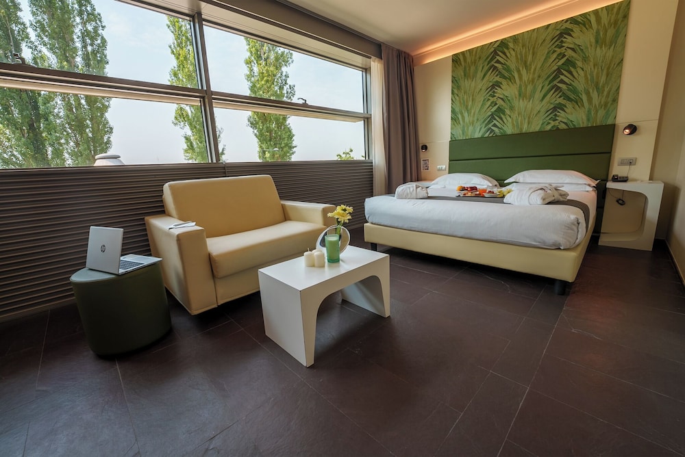 Junior Suite, 1 King Bed photo 1