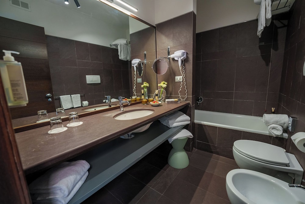 Junior Suite, 1 King Bed photo 2
