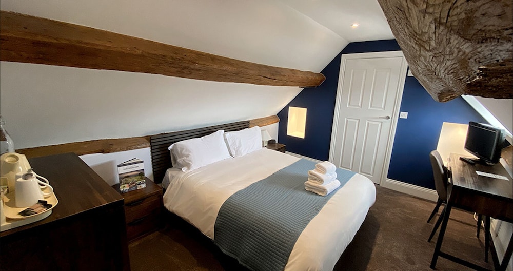 Basic Double Room, Private Bathroom, Courtyard View (Non-Ensuite)