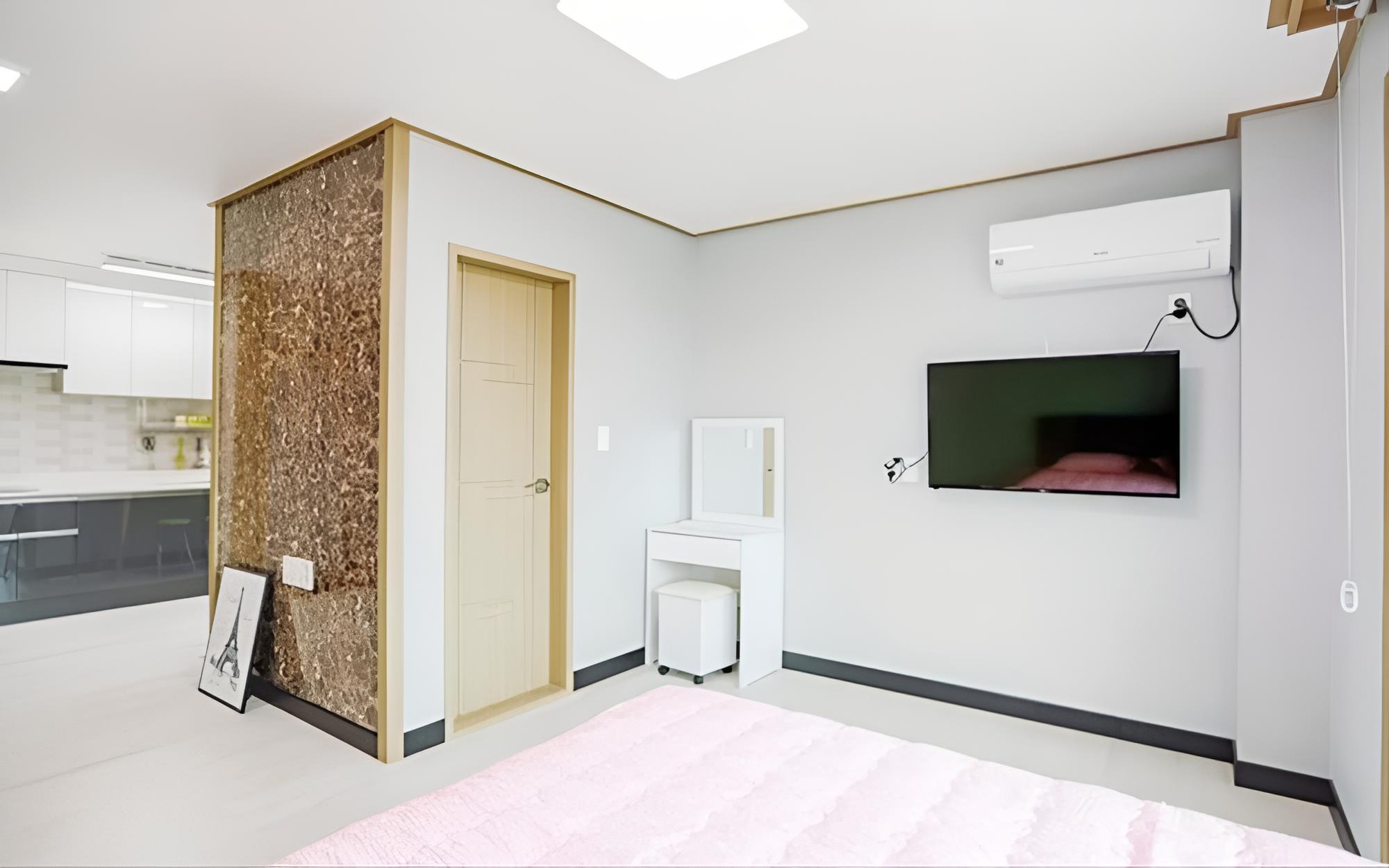 Room (Room 203 (Ocean View)) photo 2