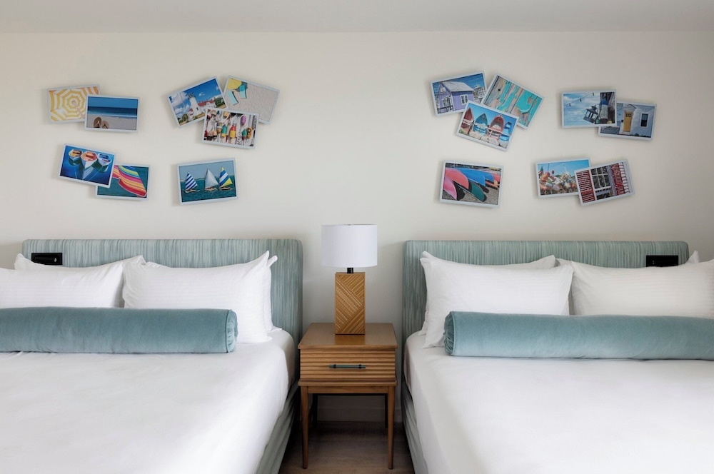 Room, 2 Queen Beds, Pool View - Photo 5