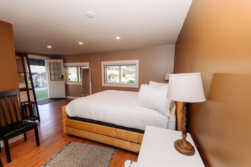 Comfort Double Room, 1 Queen Bed, Shared Bathroom photo 1