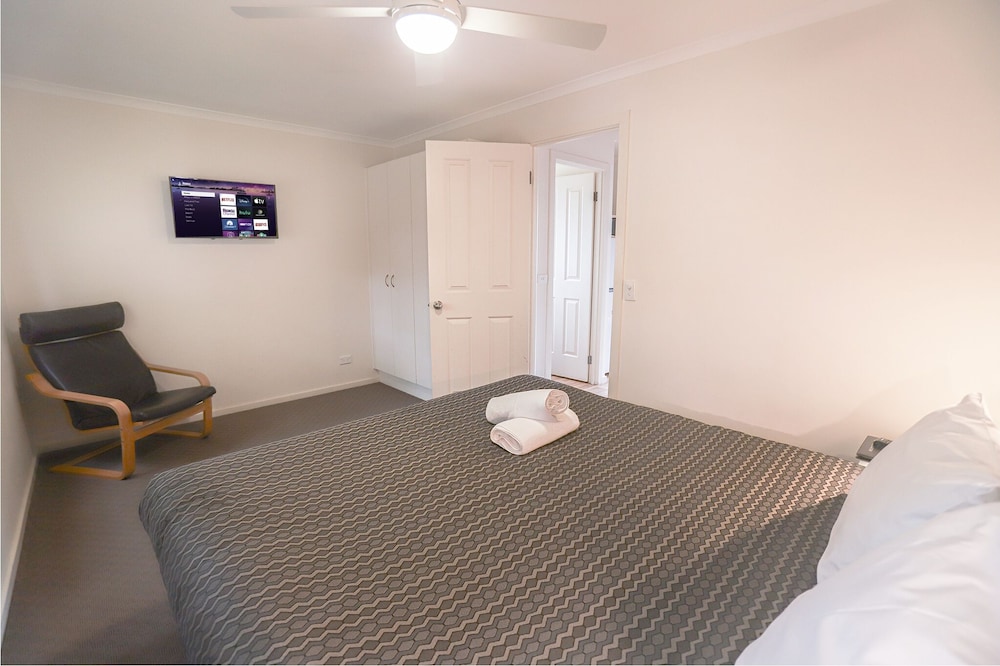 Classic One-Bedroom King Cabin
