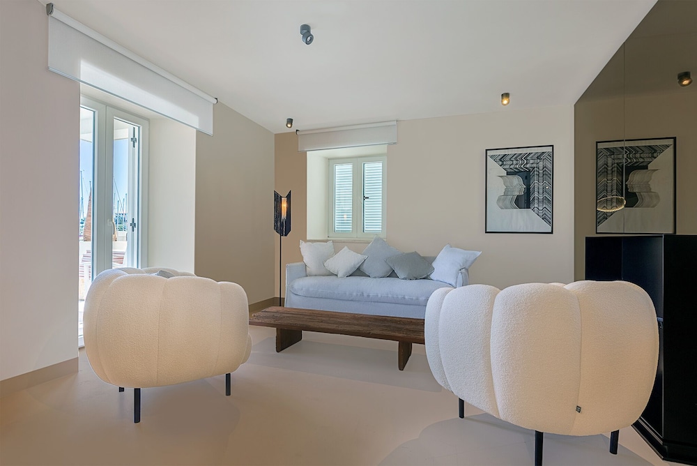 5 Star Executive Suite with Balcony and Sea View photo 3