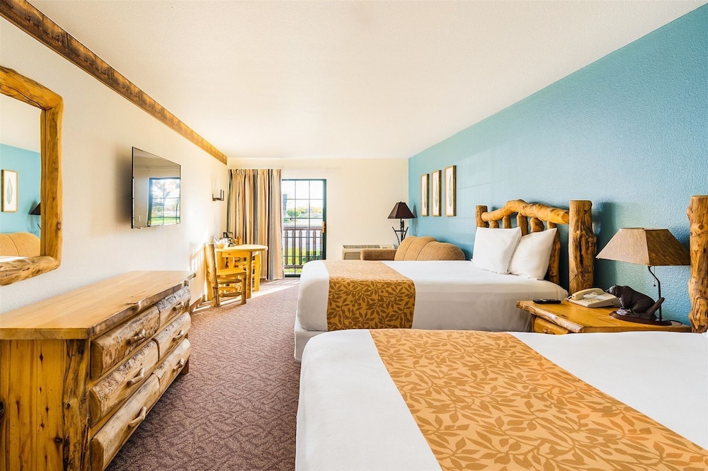 Family Suite with Balcony, 2 Queen Beds with Sofa Bed photo 1