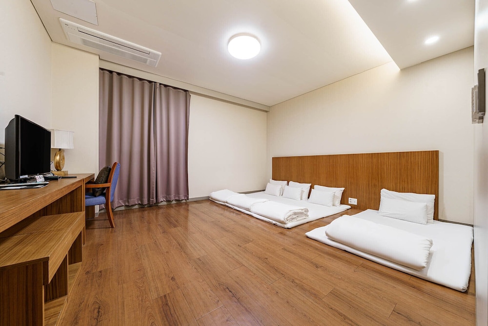 Traditional Room (Ondol) photo 3