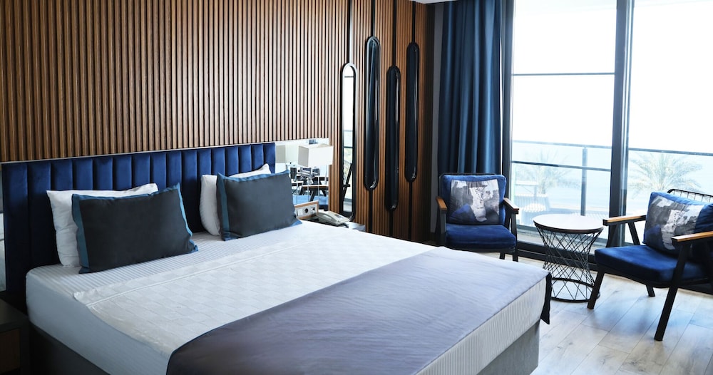 Superior Room, Partial Sea View
