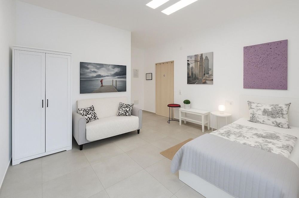 Studio, Multiple Bedrooms, Smoking, Patio