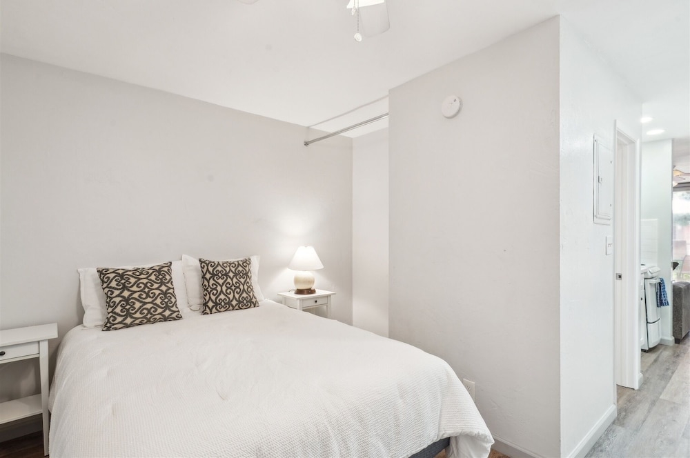 Condo, 1 Bedroom photo 2