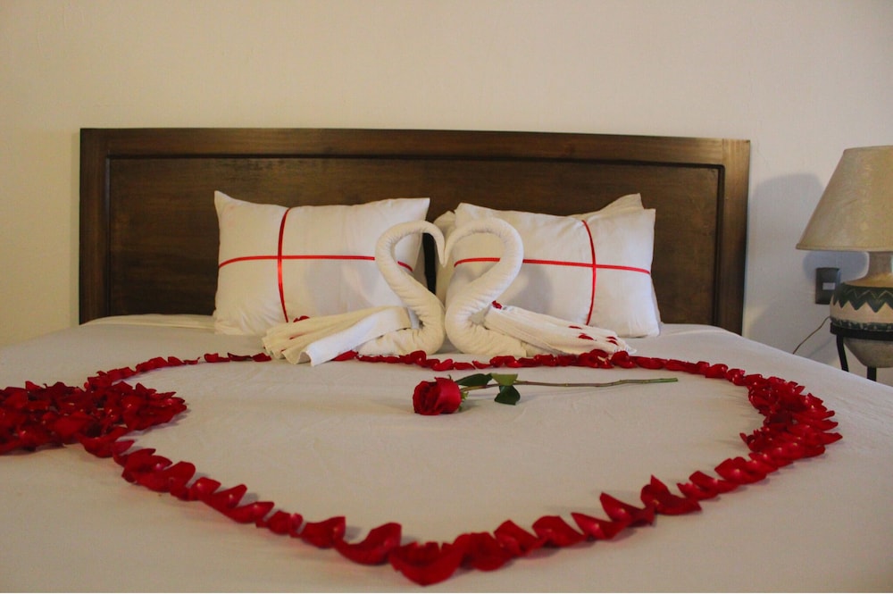 Standard Room, 1 King Bed photo 3
