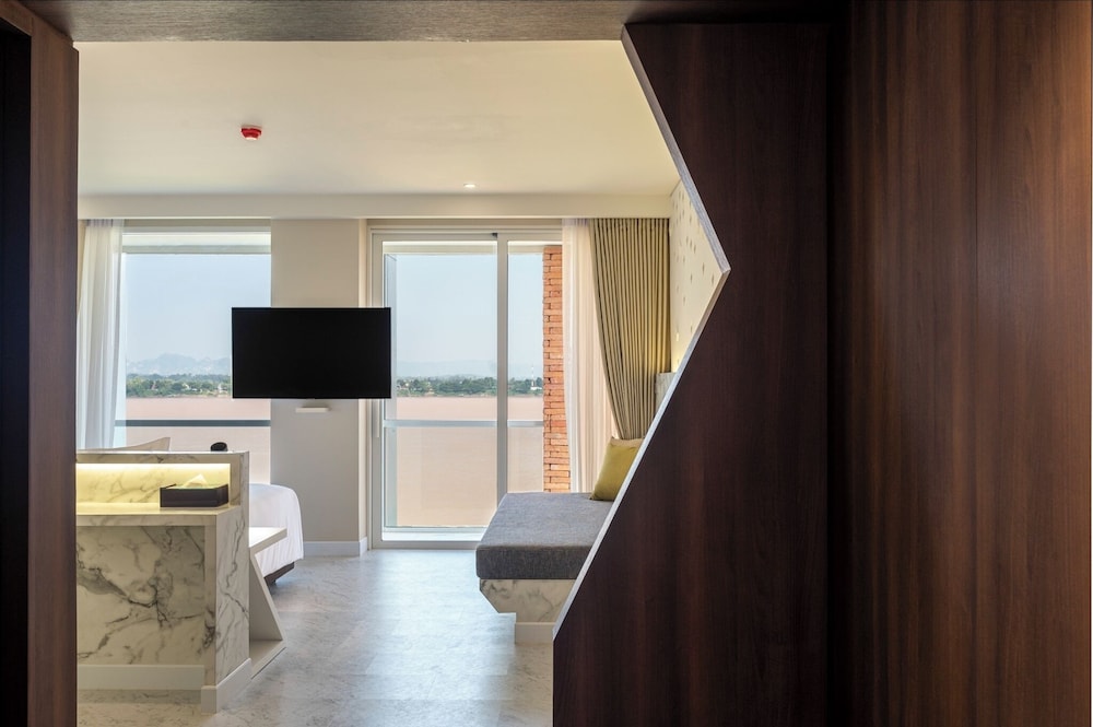 Deluxe Double Room, River View - Photo 8