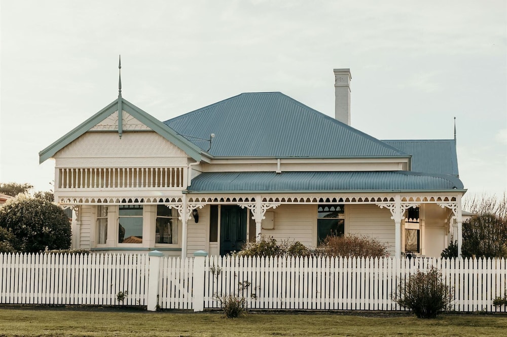 Estowen House (1x Queen, 1x Double And 2x Singles) photo 1