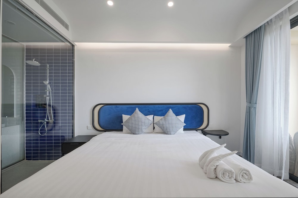 Atermis Studio - Internal View or Mountain View