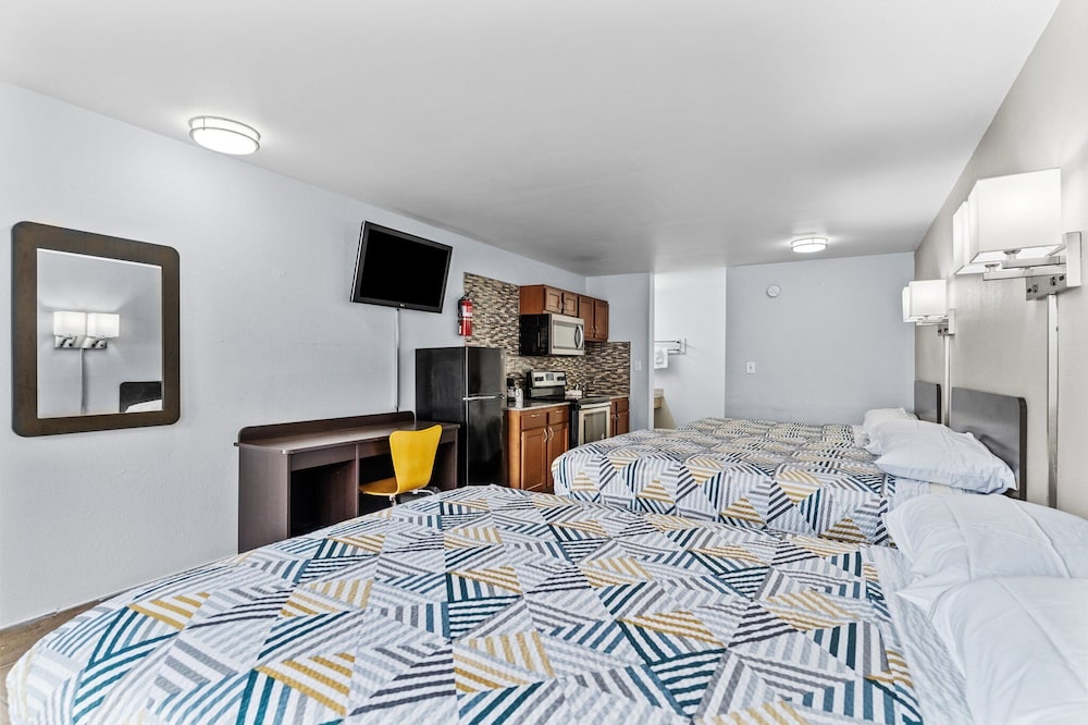 Standard Room, Multiple Beds, Non Smoking, Kitchenette - Photo 4
