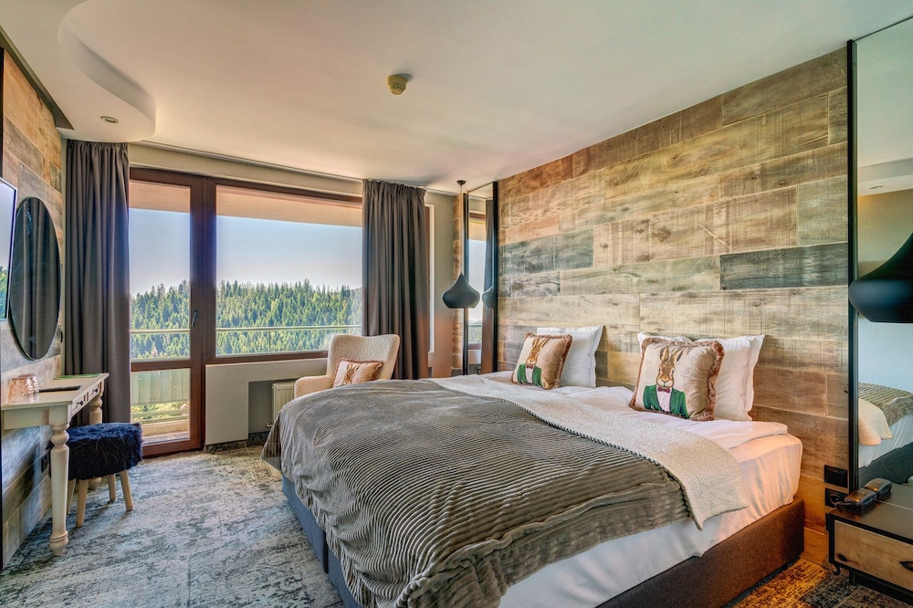 Deluxe Room, Balcony, Mountain View