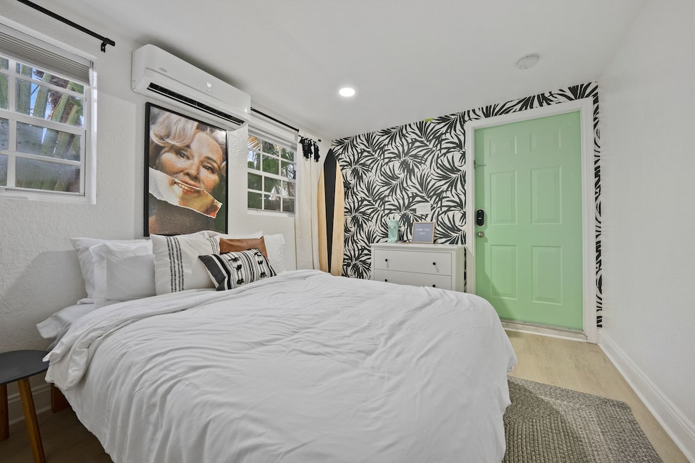 Room, 1 Queen Bed photo 1